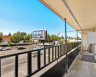 Stonebridge Inn & Suites Gresham, Or - Portland - Gresham - Balcón