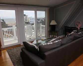The Ocean Plaza Hotel - Ocean Grove - Living room