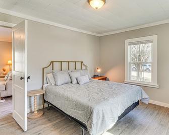 Close to Shops, Eats & Hospital: Roxboro Retreat - Roxboro - Ložnice