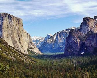Buss Stop - Wawona - Edificio