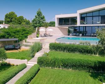 Brand new villa /4 bedrooms/4baths/private pool/sea access - Sucuraj - Pool