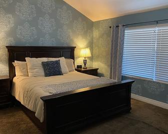 Fun Family Home 15 min. From Disneyland - La Habra - Bedroom