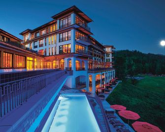 艾爾默城堡豪華 Spa 渡假飯店及文化藏身處 - 加米施帕坦 - 建築