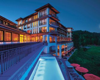 Schloss Elmau Luxury Spa Retreat & Cultural Hideaway - Garmisch-Partenkirchen - Building