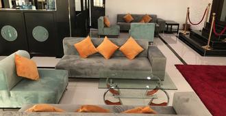 Al Multaqa Hotel - Sohar - Sala de estar