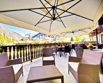 Le Miramonti Hotel Restaurant & Wellness - La Thuile - Balcony