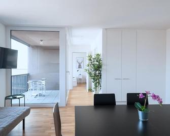 Hitrental Messe Apartments - Basel - Dining room