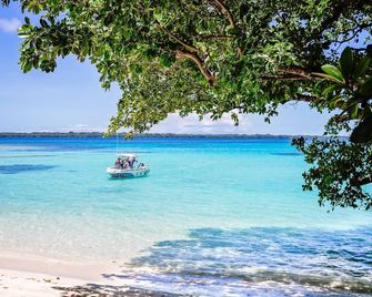 Barrier Beach Resort - Saraotou - Beach