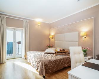 Hotel Centrale - אולביה - חדר שינה