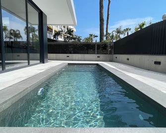 Rentalmar Suites Salou Families Only - Salou - Basen