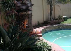 Naisar's Apartments Primrose,Johannesburg - Johannesburg - Pool