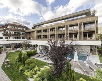 Hotel Restaurant Langgenhof - Brunico - Bygning