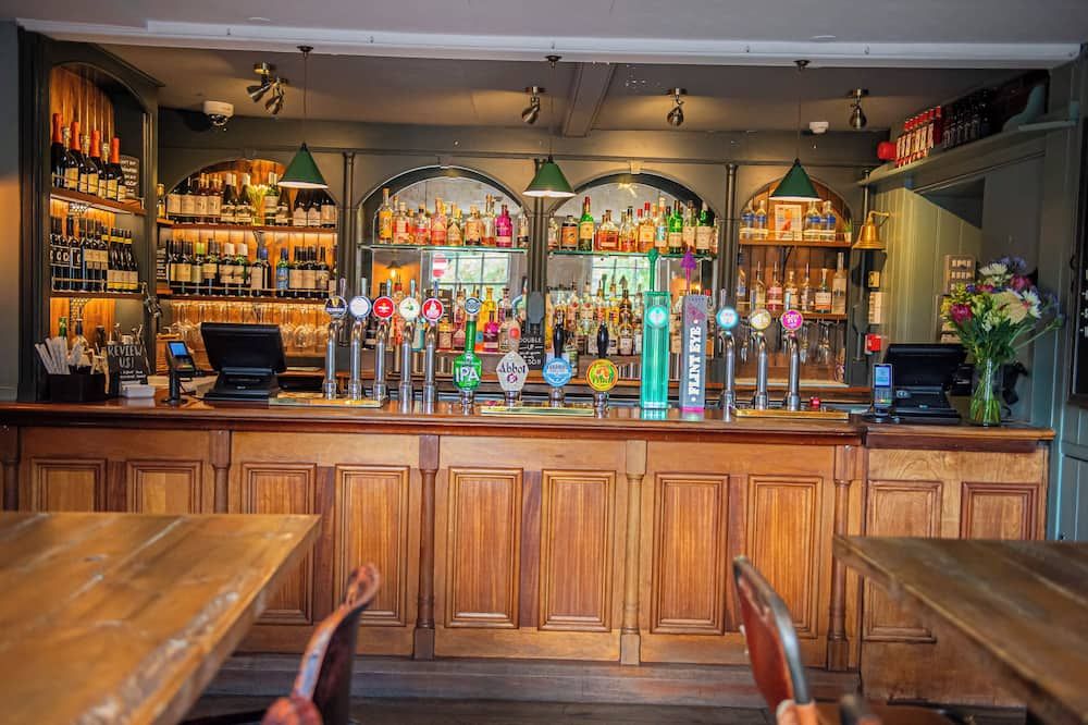 ذا بوشل باي جرين كينج إنز - بوري سانت ادموندز - بار