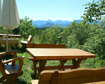 Ecological guest house Tallard- Gap-Serre Ponçon: Ophrys - Venterol - Innenhof