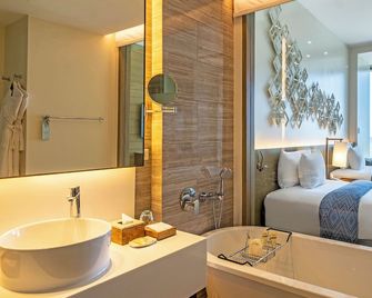 Crimson Resort and Spa Boracay - Boracay - Baño