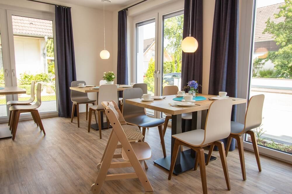 Pension Yvonne - Superior - 8 Minuten Zum Europa-Park - Rust - Essbereich