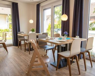 Pension Yvonne - Superior - 8 Minuten Zum Europa-Park - Rust - Essbereich