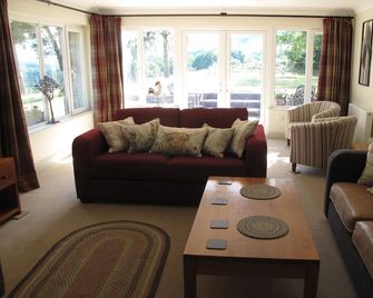 Charming steading conversion in rural Scotland. Self catering, sleeps 6. - Pitlochry - Huiskamer