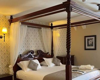 The George Inn - Okehampton - Bedroom