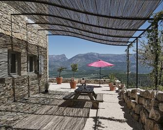 Beautiful House With Exceptional View! - Bourdeaux - Patio