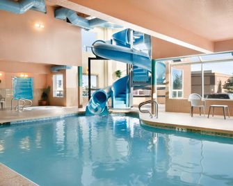 Prairie Crest Calgary Airport by IHG - Κάλγκαρι - Πισίνα