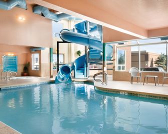 Prairie Crest Calgary Airport by IHG - Calgary - Pool