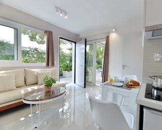 Alekos Suites, Free 24H Transportation To Airport - Artémida