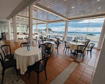Hotiday La Maddalena Porto - La Maddalena - Ravintola
