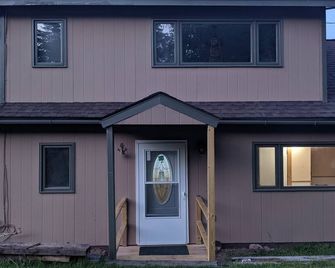 Lake front property with stunning view of the apostle islands - Bayfield - Building
