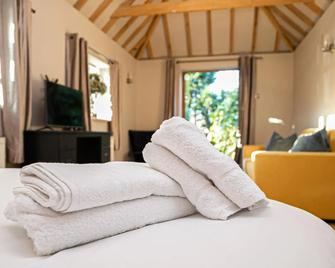 Pages Hotel and Guesthouse - Harlow - Bedroom