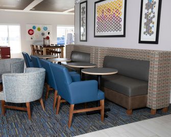 Holiday Inn Express Toledo West - Napoleon By IHG - Napoleón - Lounge