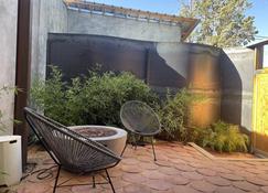 Danish Modern Luxury Mini Suite - Albuquerque - Innenhof