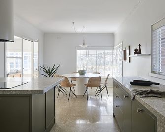 Polperro Farmhouse - Red Hill - Kitchen