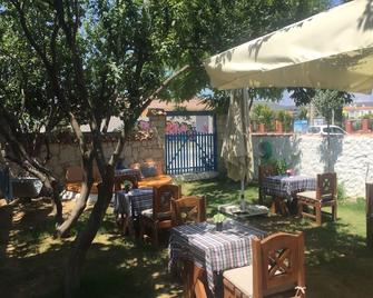 Tuana Otel - Cesme - Patio
