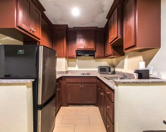 로드웨이 인 & 스위트 메디컬 센터 - 휴스턴 - 주방