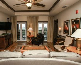 Luxury Waterfront Condo in Historic Apalachicola #307 - Apalachicola - Huiskamer