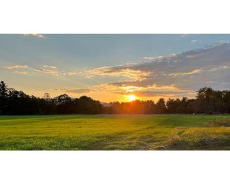 Hot Tub At Sunset View Farm (2 adults and 3 kids) - Plymouth