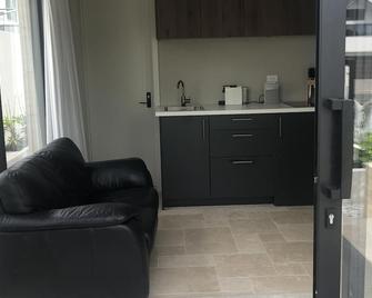 Close to beach and downtown Mt Maunganui cricket and events. - Tauranga - Wohnzimmer