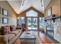 Fairmont Creek Property Rentals Marble Canyon - Fairmont Hot Springs - Living room