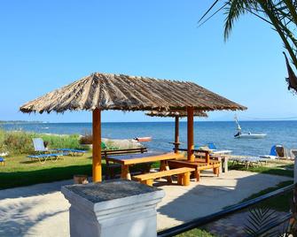 Seafront Apartments - Kavos - Patio