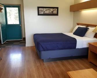 Pines Motel - Hinton - Schlafzimmer