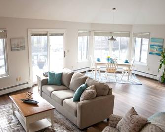 Cottage on Lake Erie - North East - Wohnzimmer