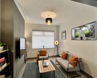 Daubney House - Great for Contractors or Family Holidays - Grimsby - Living room