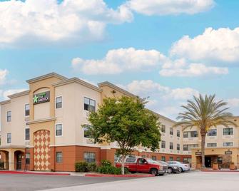 Extended Stay America Suites - Orange County - Huntington Beach - Huntington Beach - Building