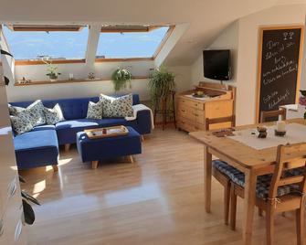 Viadolcevita - Blaue Gästewohnung - Lana - Sala de estar