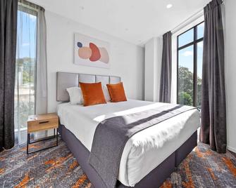 Ramada by Wyndham Newmarket Auckland - Auckland - Bedroom