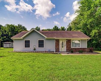 1/2 Mi to Fort Campbell: 'state Line Retreat' - Oak Grove - Budova