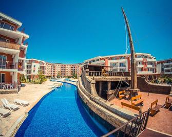 Privilege Fort Beach Apartments - Elenite - Piscina