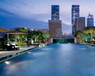 The Ritz-Carlton Shenzhen - Thẩm Quyến - Bể bơi