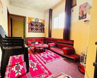 Petra Downtown Home - Wadi Musa - Living room